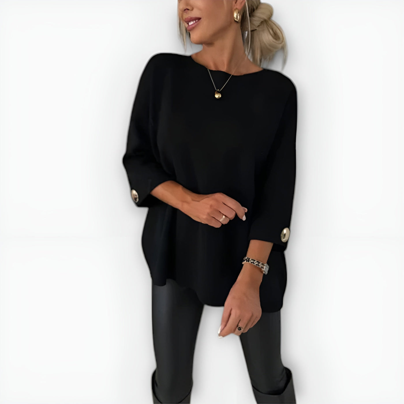 LEAH – OVERSIZED TRUI MET KNOPEN OP DE MANCHET