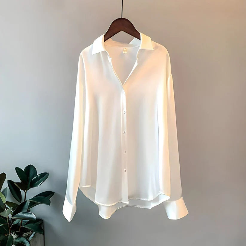 LISA – DE ELEGANTE ZIJDEZACHTE BLOUSE