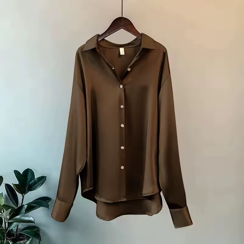 LISA – DE ELEGANTE ZIJDEZACHTE BLOUSE