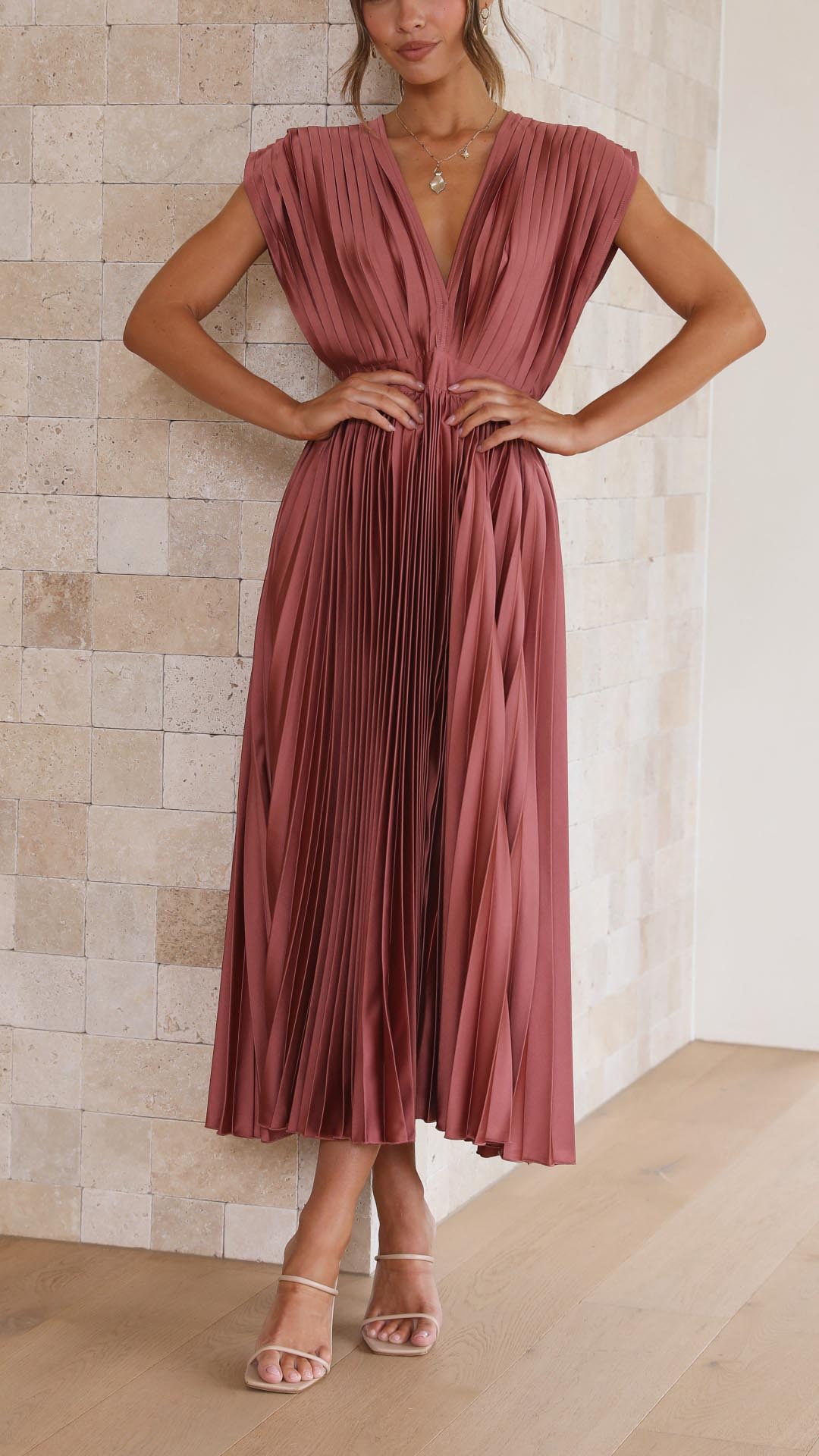 CHARLENE - ELEGANTE GEPLOOIDE MAXI-JURK