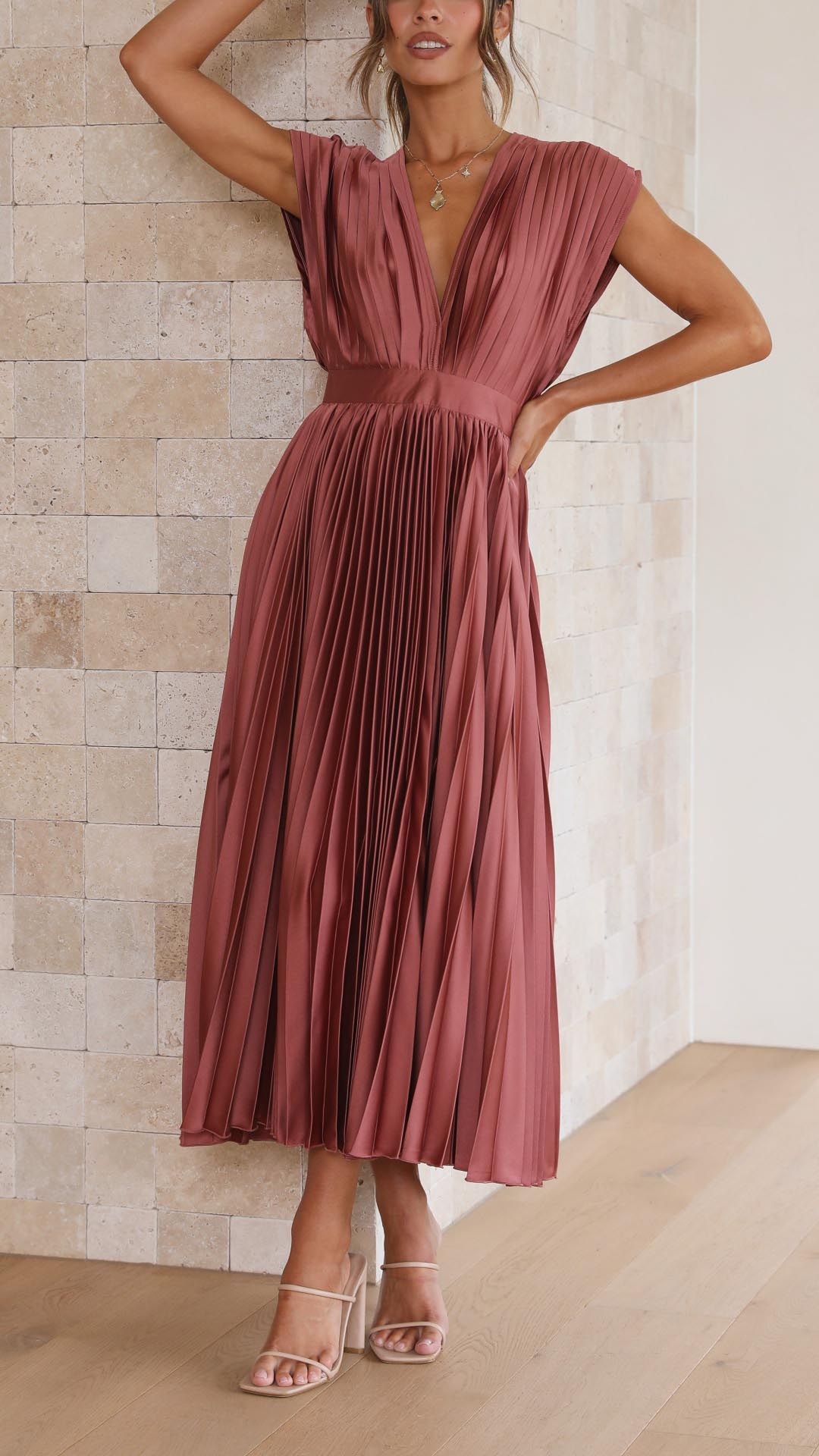 CHARLENE - ELEGANTE GEPLOOIDE MAXI-JURK
