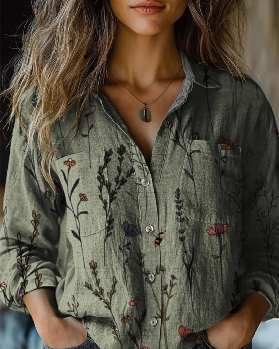 AUBREY – BOTANISCHE CHARME BLOUSE MET KNOOPSLUITING