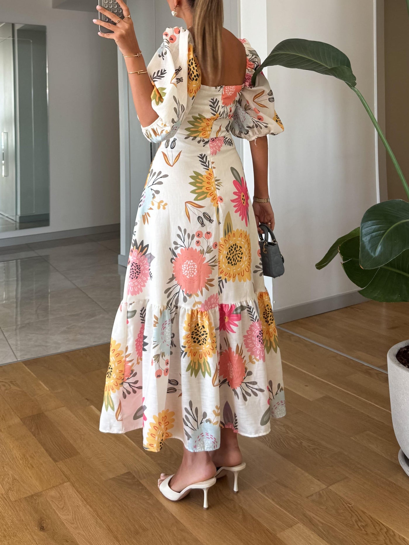 CAMILLE – BLOEIENDE ELEGANTIE JURK MET PUFFMOUWEN